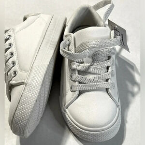 Children Place Girls white low top lace up tennis shoes. Size 11C NWT